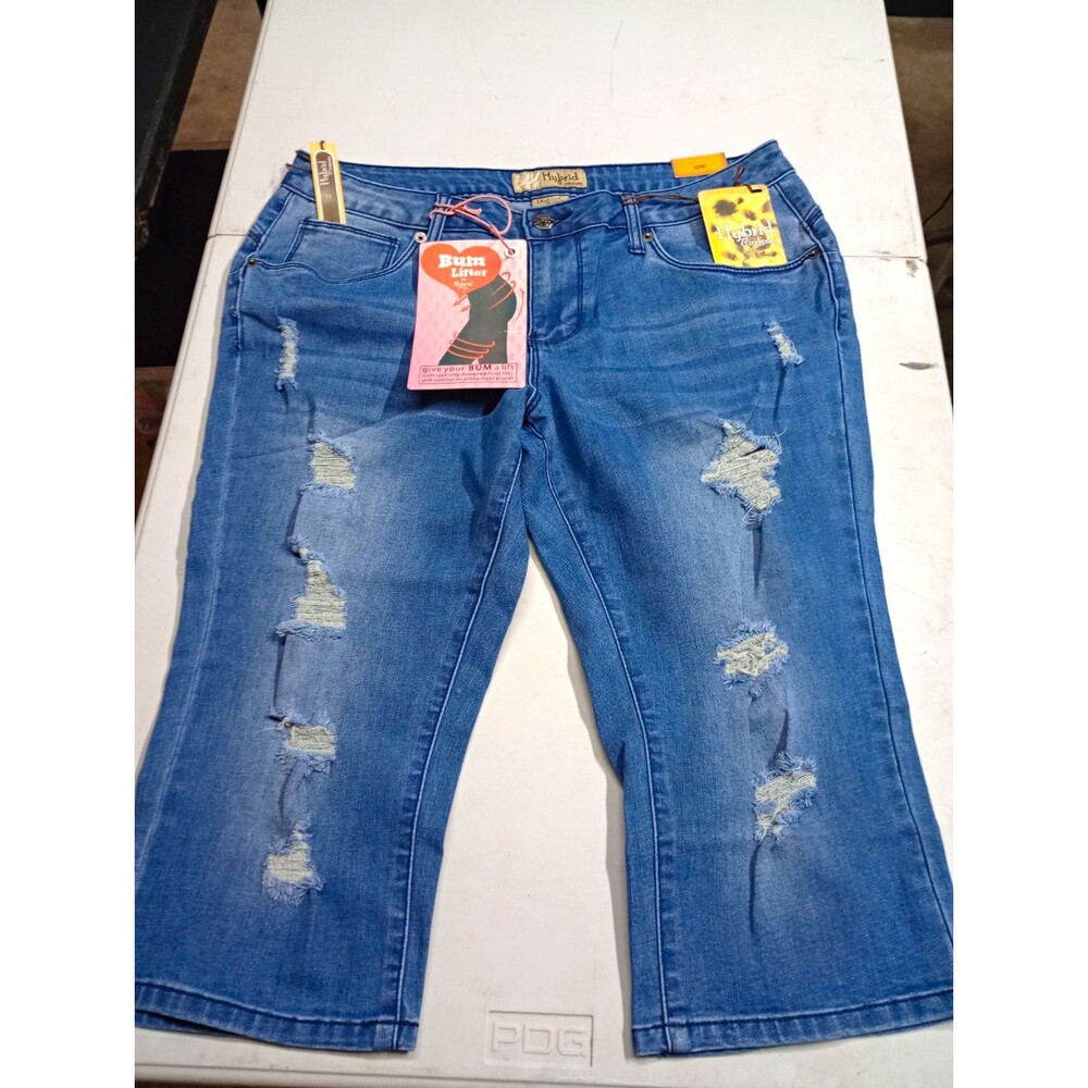 Hybrid & Company Bum Lifter Women’s Capri Jeans Mid Rise Slim Distressed M